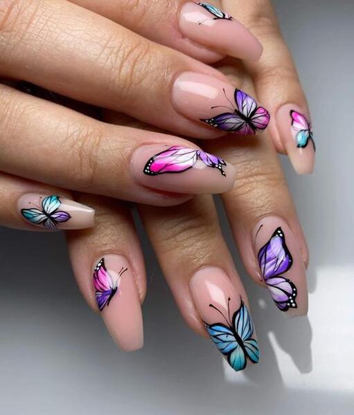 عکس طراحی پروانه روی ناخن