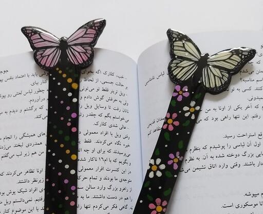 عکس پروانه روی کتاب برای پروفایل