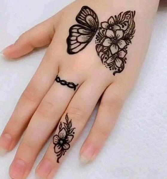 عکس نقاشی پروانه روی دست