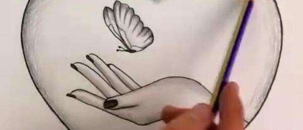 عکس نقاشی پروانه روی دست