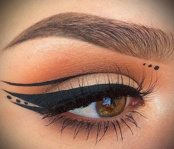 عکس خط چشم پروانه ای