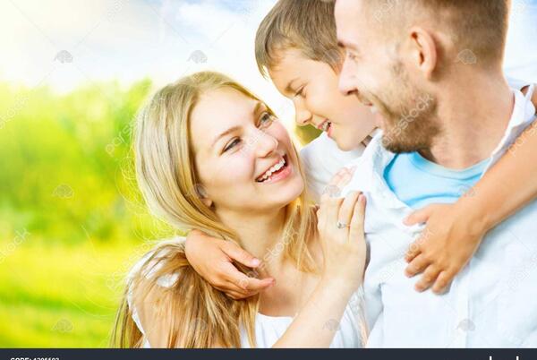 عکس عاشقانه پدر مادر با بچه