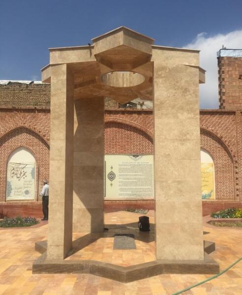 عکس قبر پهلوان پوریای ولی