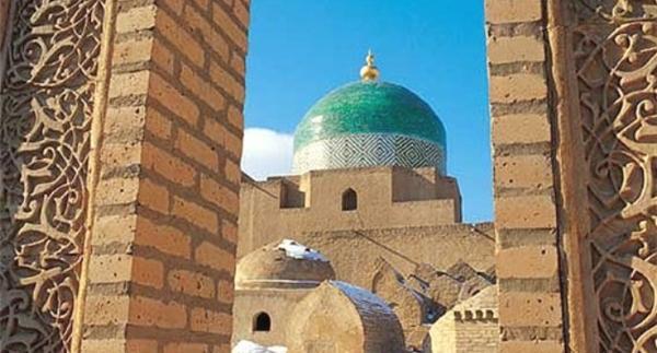 عکس قبر پهلوان پوریای ولی