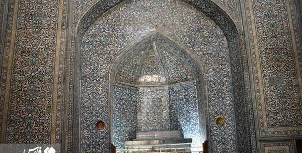 عکس قبر پهلوان پوریای ولی