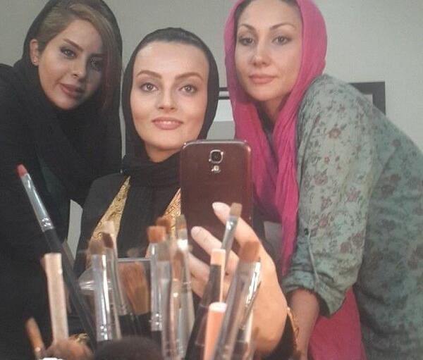 عکس نیلوفر پارسا در اوای باران