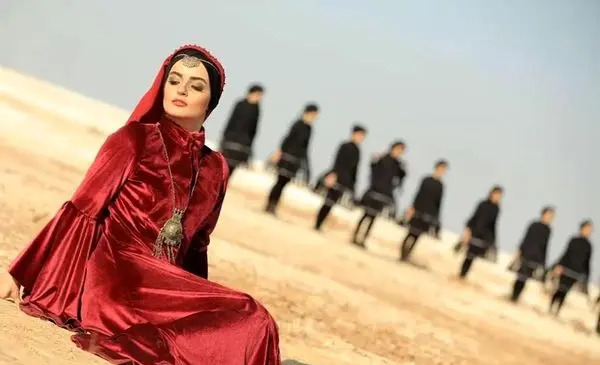 عکس نیلوفر پارسا و فرزندش