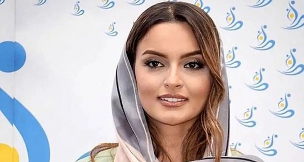 عکس نیلوفر پارسا در فیلم آوای باران