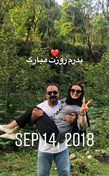 عکس نیلوفر پارسا با خواهرش