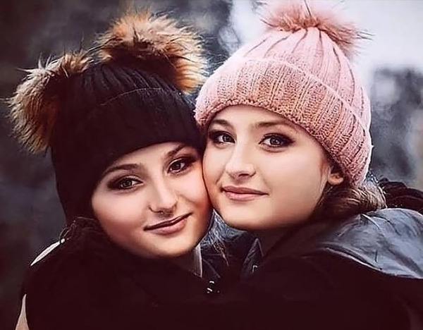 عکس پدر مادر واقعی سارا و نیکا