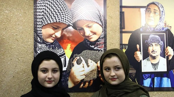 عکس پدر مادر سارا نیکا فرقانی