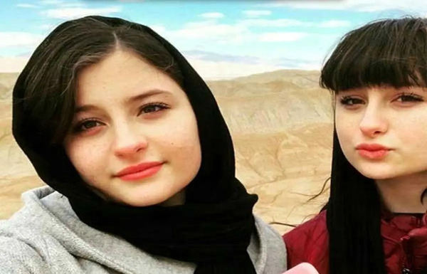 عکس پدر و مادر نیکا فلاحی