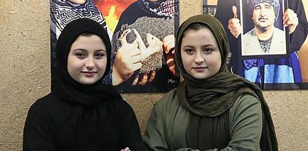 عکس پدر و مادر نیکا فلاحی