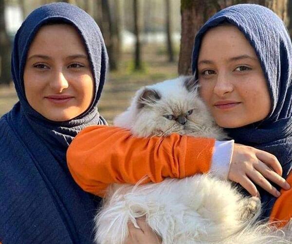 عکس پدر و مادر نیکا فلاحی