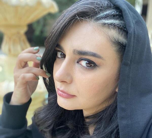 عکس پدر و مادر لیندا کیانی