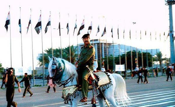 عکس پدر و مادر صدام