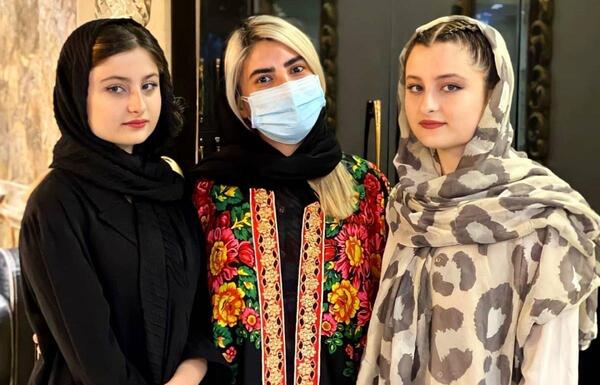 عکس پدر مادر سارا نیکا فرقانی اصل