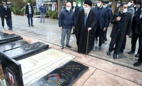 عکس قبر پدر خامنه ای