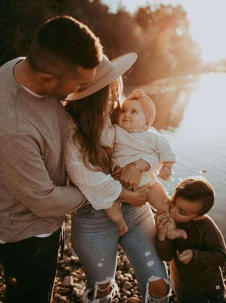 عکس تولد بچه با پدر مادر