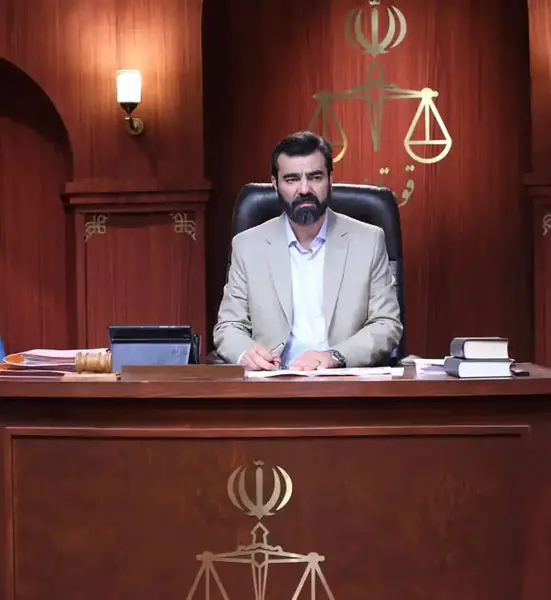 عکس بهزاد خلج در آقای قاضی