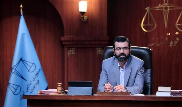 عکس بهزاد خلج در آقای قاضی