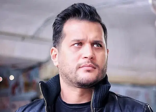عکس واقعی بهزاد در سریال دلنوازان