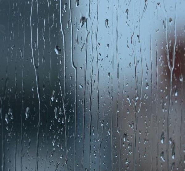 عکس شیشه باران زده