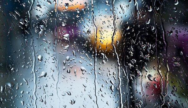 عکس شیشه باران زده