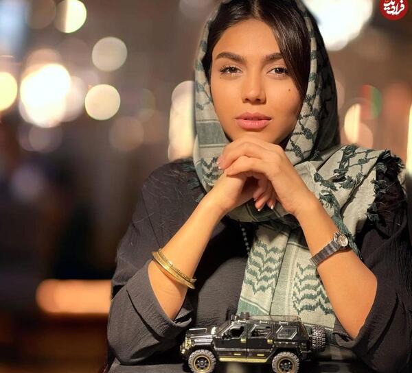 عکس بزرگی باران در فیلم آوای باران