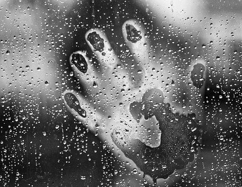 عکس پروفایل باران روی شیشه