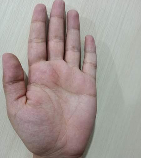 عکس دست مامان و بابا و نی نی