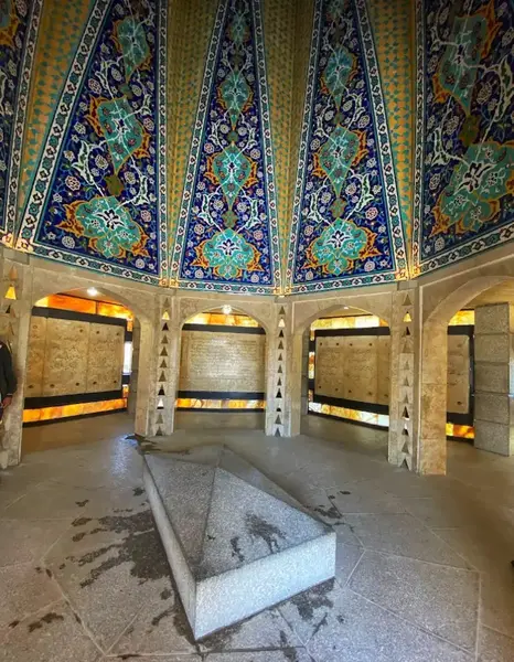 عکس بابا طاهر مشهد
