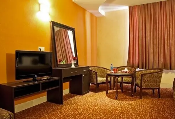 عکس بابا طاهر مشهد
