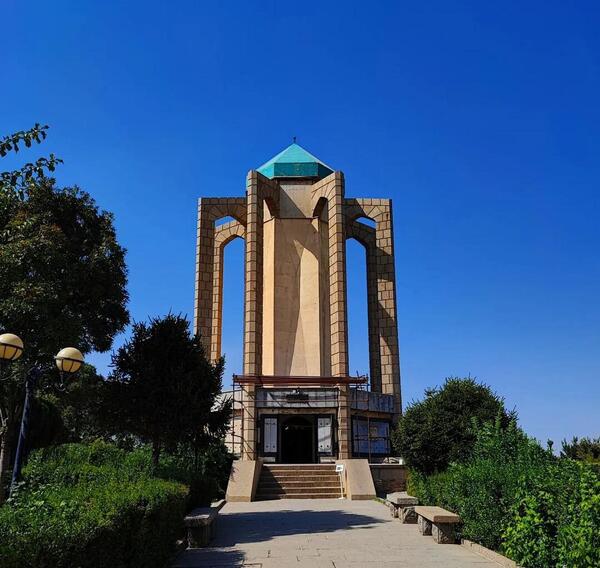 عکس میدان باباطاهر همدان