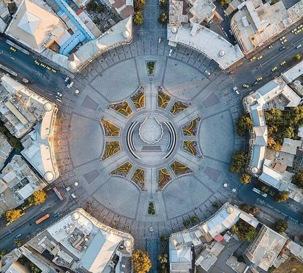 عکس میدان باباطاهر همدان
