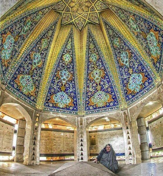 عکس آرامگاه باباطاهر در همدان