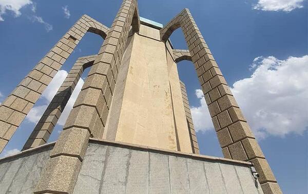 عکس آرامگاه باباطاهر در همدان