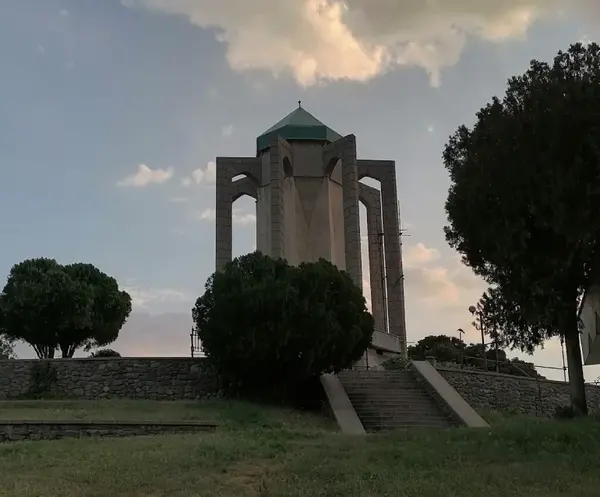 عکس آرامگاه باباطاهر در همدان