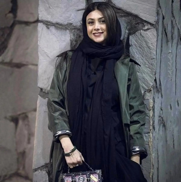 عکس های آزاده صمدی قبل از عمل بینی
