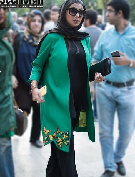 عکس آزاده صمدی با ساپورت