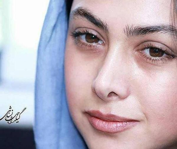 عکس آزاده صمدی با ساپورت