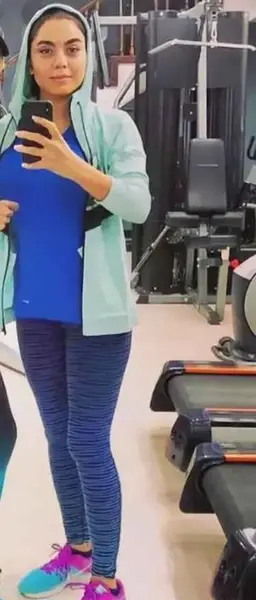 عکس آزاده صمدی با ساپورت