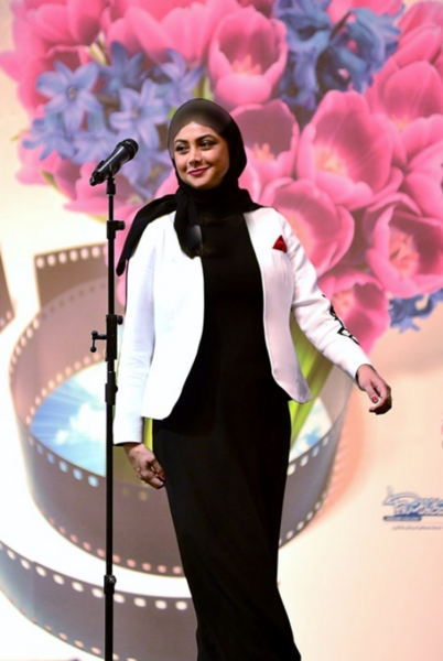 عکس آزاده صمدی با ساپورت