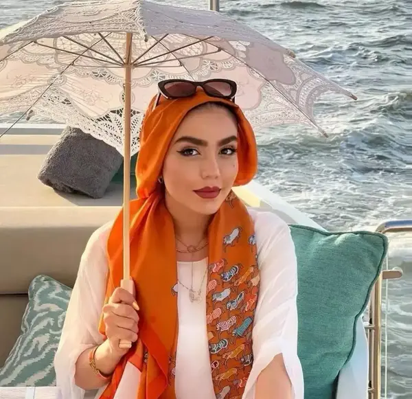 عکس های آزاده زارعی در آوای باران