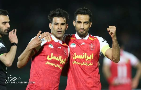 عکس عیسی آل کثیر با لباس پرسپولیس
