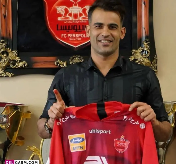 عکس عیسی آل کثیر با لباس پرسپولیس