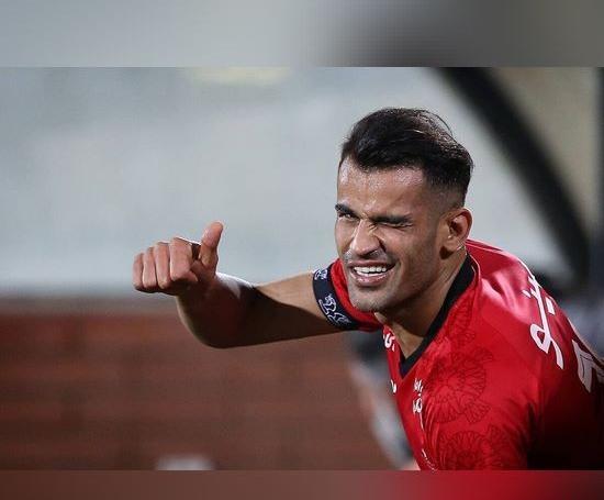 عکس عیسی آل کثیر با لباس پرسپولیس