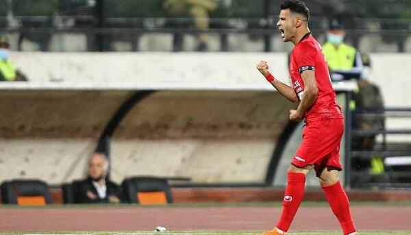 عکس عیسی آل کثیر در پرسپولیس برای پروفایل