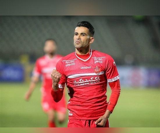 عکس عیسی آل کثیر در پرسپولیس برای پروفایل