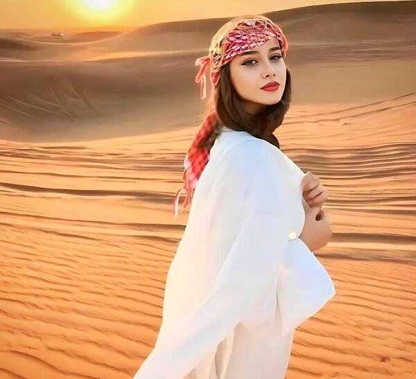 عکس های ایسان اقاخانی همسر گلزار